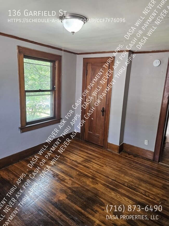 Building Photo - 136 Garfield St