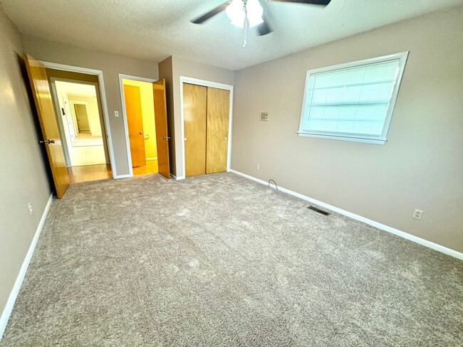 Building Photo - Fresh Paint and New Carpet! 4 bedroom home...