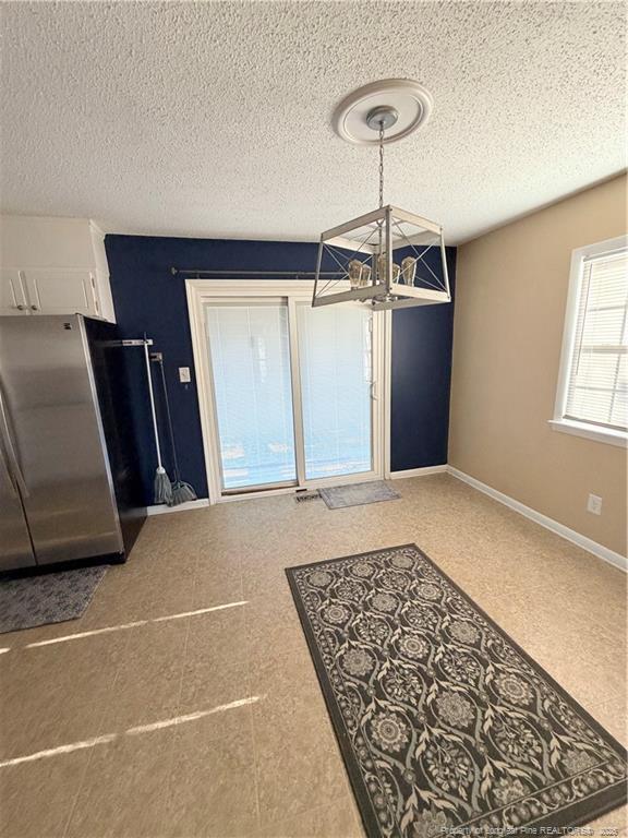 Building Photo - 4946 Pinewood Dr