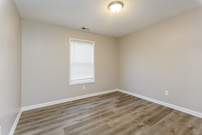 Building Photo - 253 Bainbridge Cir