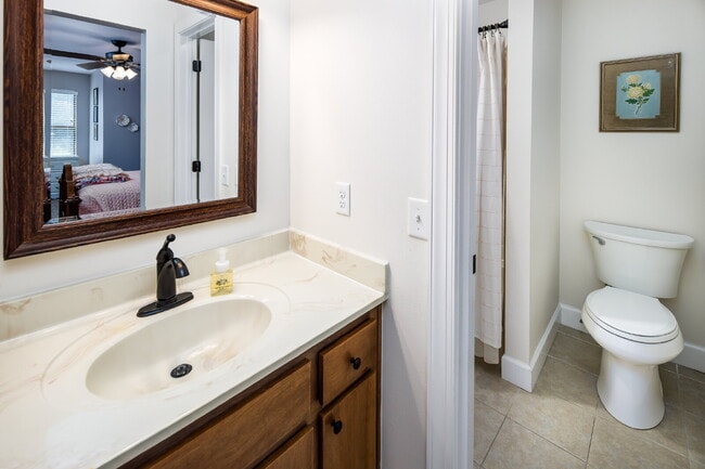 Building Photo - "Charming and Updated 3-Bed end unit townh...