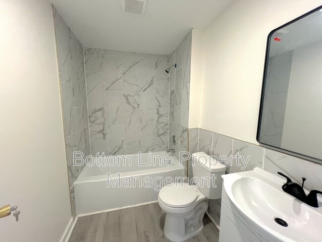 Building Photo - 218 Norwood Dr