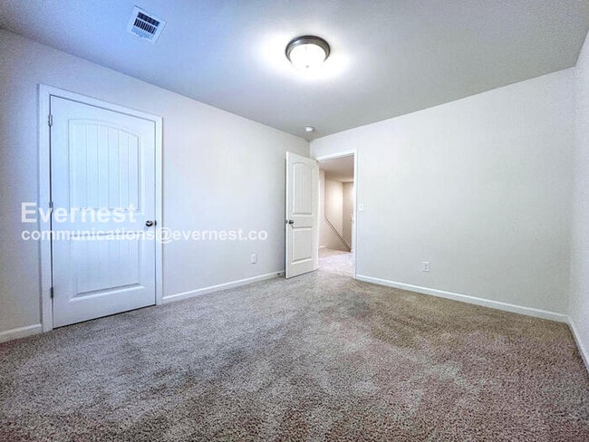 Building Photo - 176 Woodhouse Cir