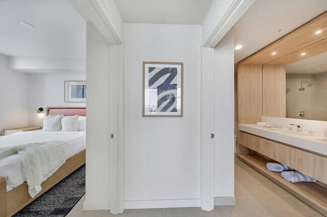 Building Photo - 698 N Miami Ave