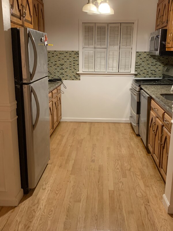 Building Photo - 875 E 94th St
