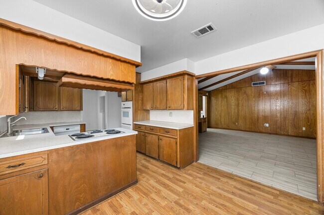 Building Photo - 1030 Lehman St