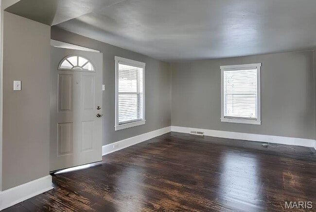 Building Photo - 329 Rose Ln