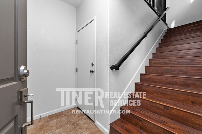 Building Photo - 506 Monet Ln