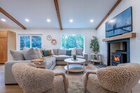 Building Photo - 133 Colonial Ct