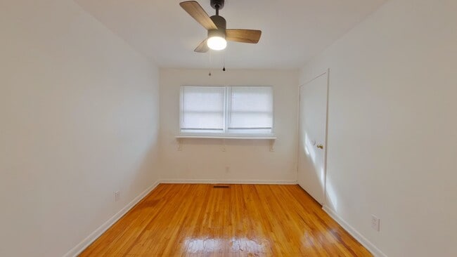 Building Photo - 3 Bedroom Home