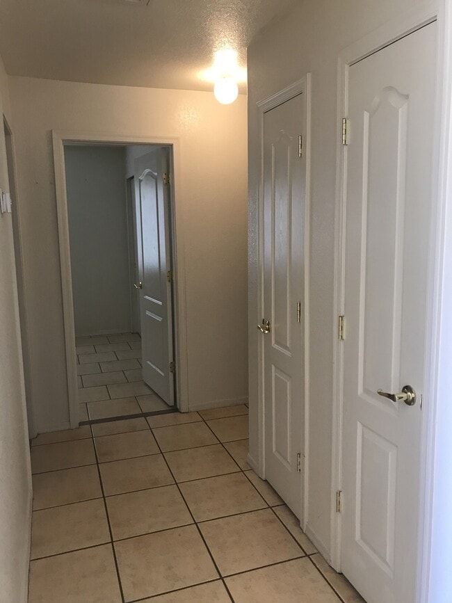 Building Photo - 3 BDR 2 Bath in Chaparral Village neighborhood.