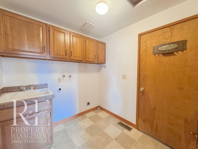 Building Photo - Vaulted 2-Bed Home with Scenic Views, Gas Fireplace & Oversized Deck