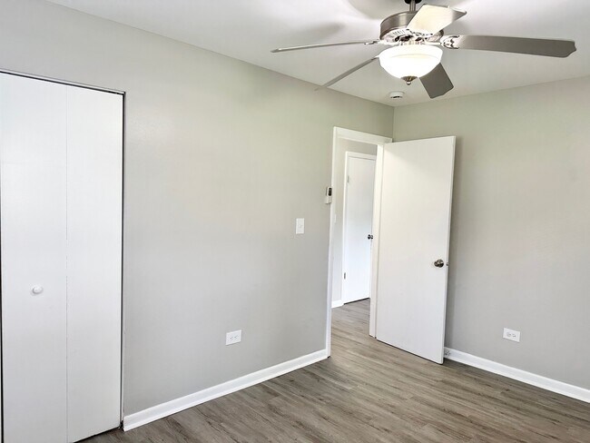 Building Photo - 9709 W Lorraine Dr