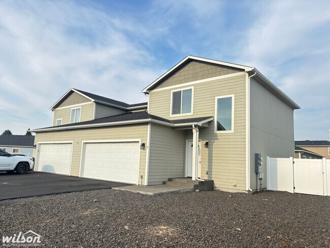 Building Photo - 710 N 29th Ave