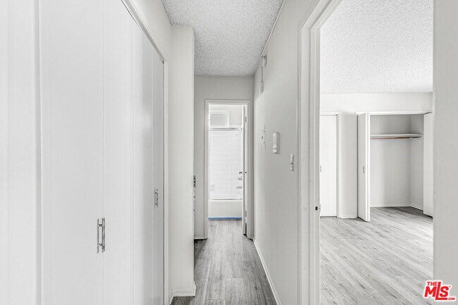 Building Photo - 1811 Parnell Ave