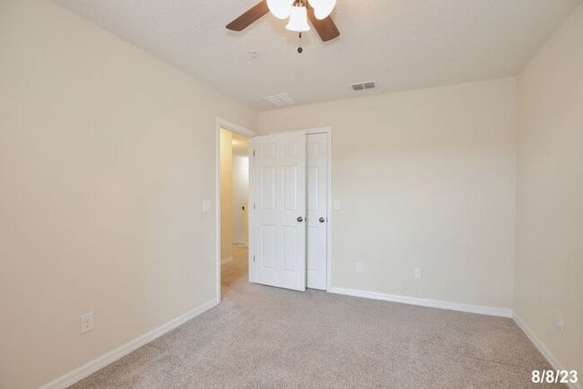 Building Photo - Beautifully Appointment 3/2.5 Modern Townh...