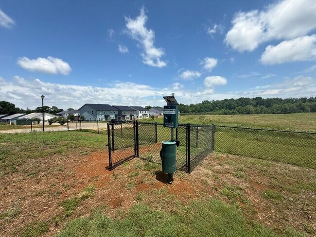 Building Photo - NOW OFFERING FIRST MONTH FREE W/ 12 MONTH LEASE - Luxury 3 Bedroom 2.5 Bath Townhome in Bullard, TX!