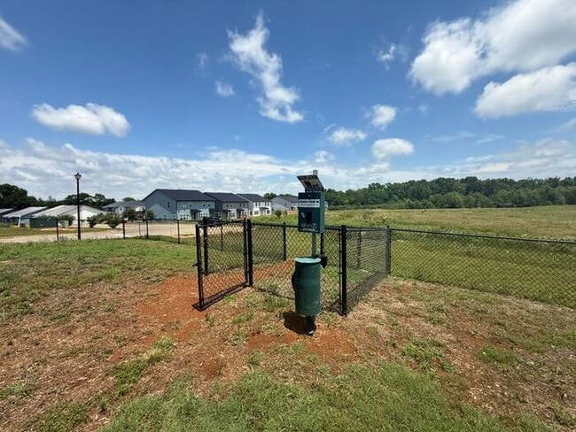 Building Photo - Sign a Lease By the End of July and Receive One Month of FREE Rent! Luxury 3 Bedroom 2.5 Bath Tow...
