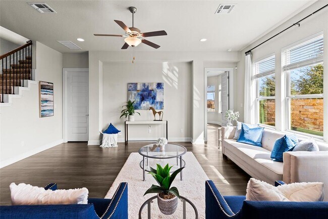 Building Photo - 132 Village Oak Dr