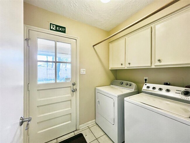 Building Photo - 13935 St Marys Ln