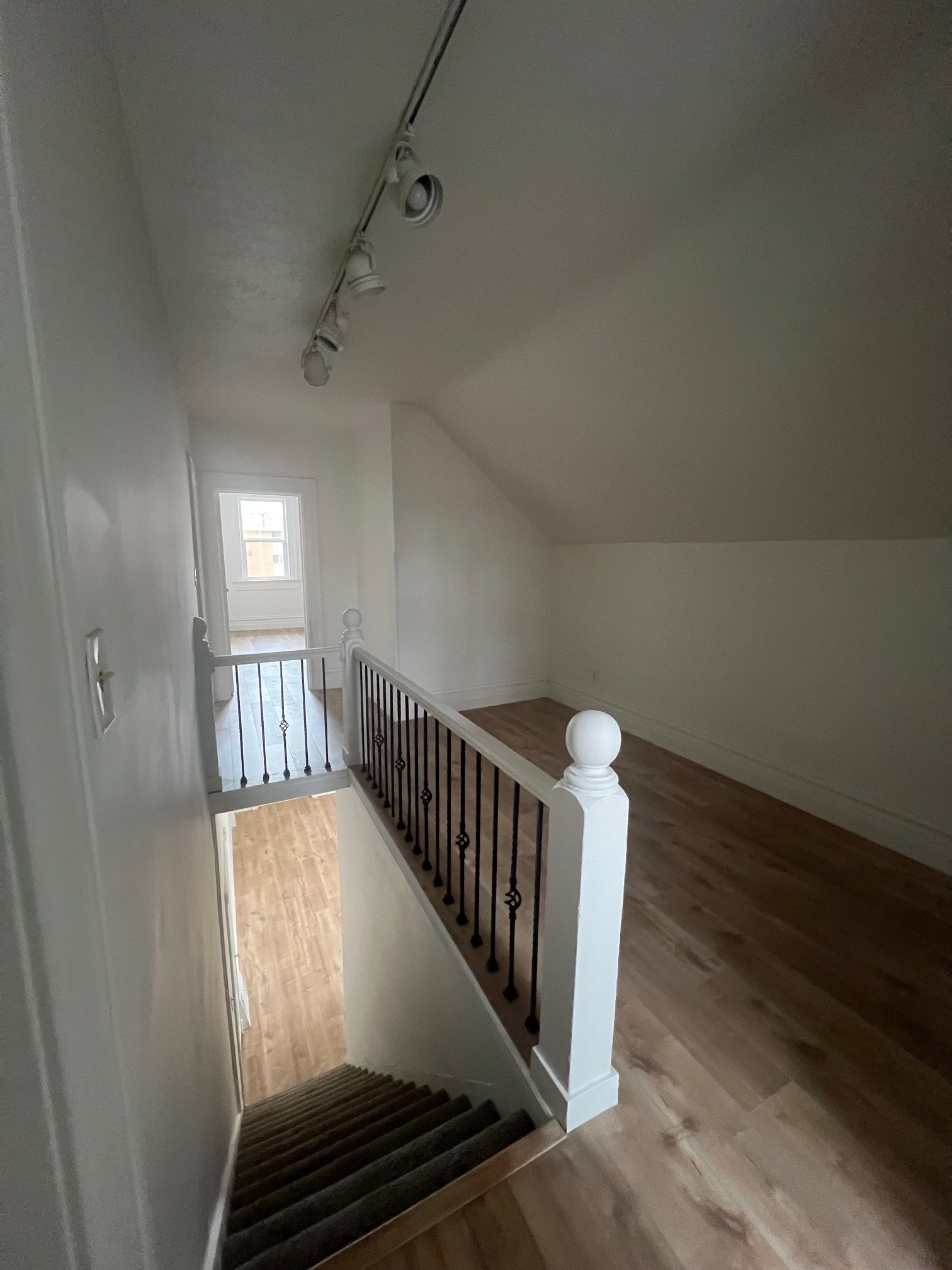 Building Photo - 948 E 400 S