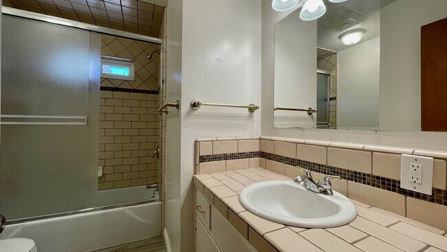 Building Photo - Walk to Campus from this 3-Bedroom in Monterey Heights