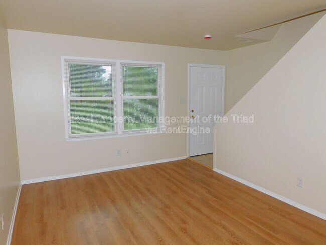 Building Photo - 2405 E Florida St
