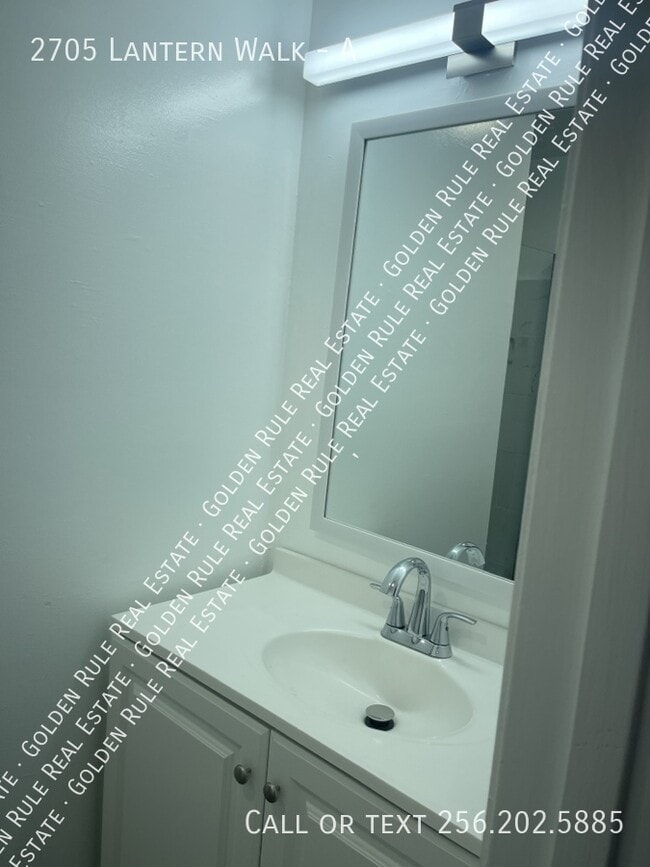 Building Photo - 2705 Lantern Walk SE