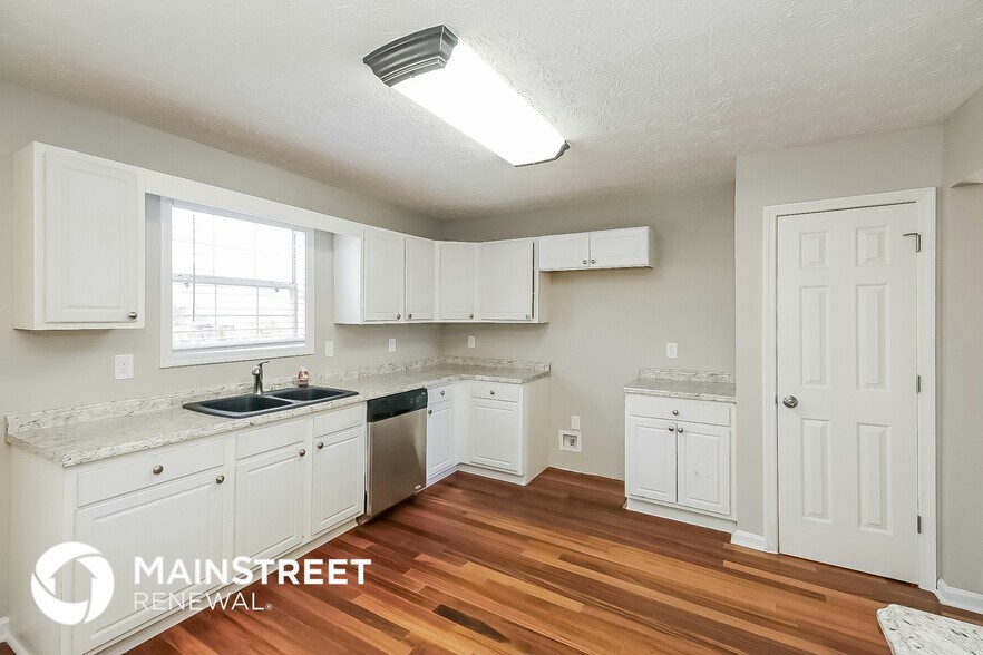 Building Photo - 130 Carriage Lake Dr