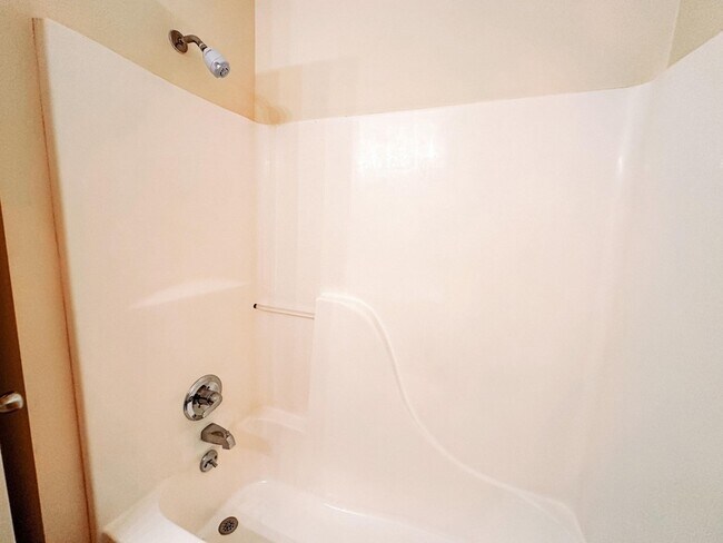 Building Photo - 108 Coyote Ct