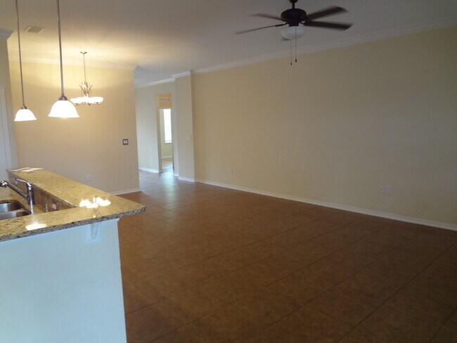 Building Photo - Beautiful 3BR Home in Mallory Square, Lawn Care Included