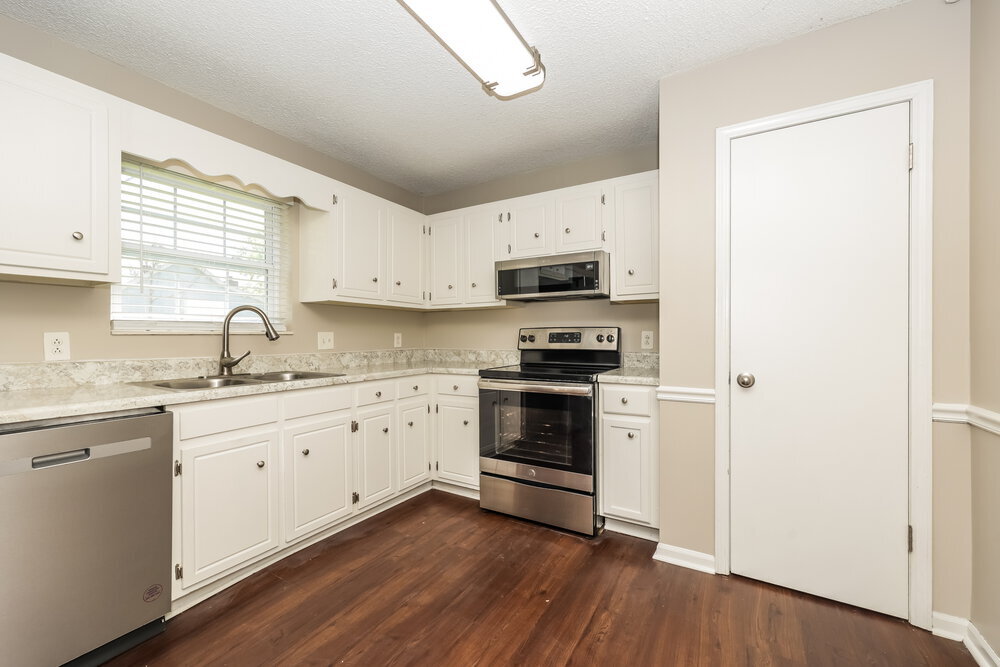 Building Photo - 3205 Country Lawn Dr