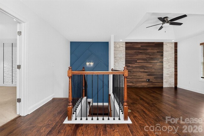 Building Photo - 549 Daventry Ct