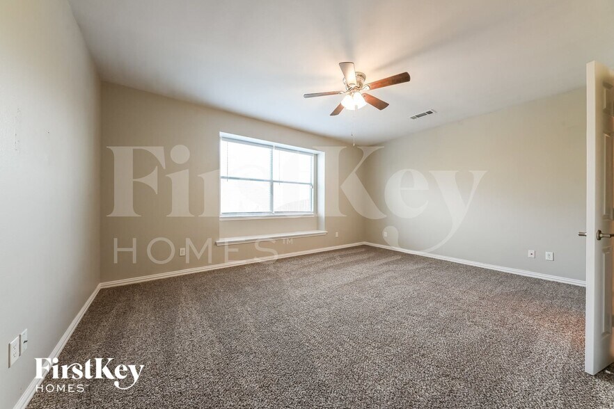 Building Photo - 3108 Silver Creek Dr