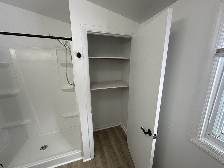 Bathroom with linen closet - 764 Mill St