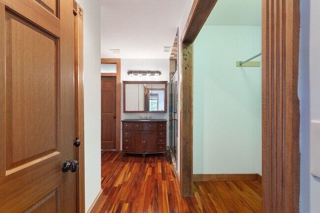 Building Photo - Spacious 6bd/3ba in Grant Park w/ Large Fenced in Backyard & Steps From the Park!