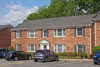 Building Photo - Beautifully Updated & Move-in Ready Hessian Hills Condo
