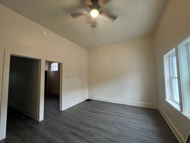 Building Photo - Fully Renovated 2 Bedroom Single Family Home