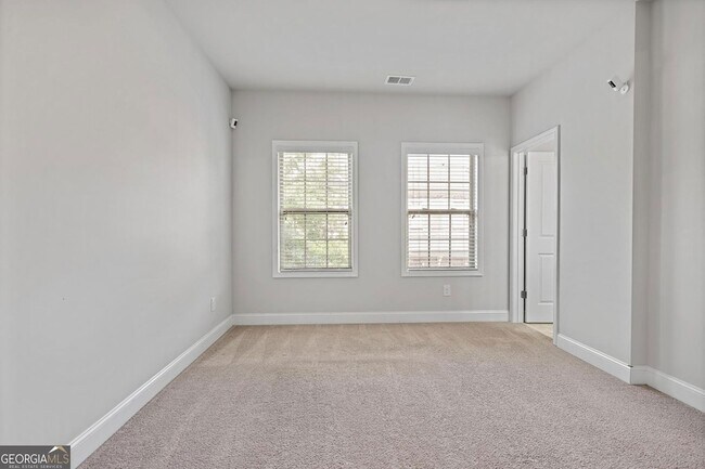 Building Photo - 1097 Township Square