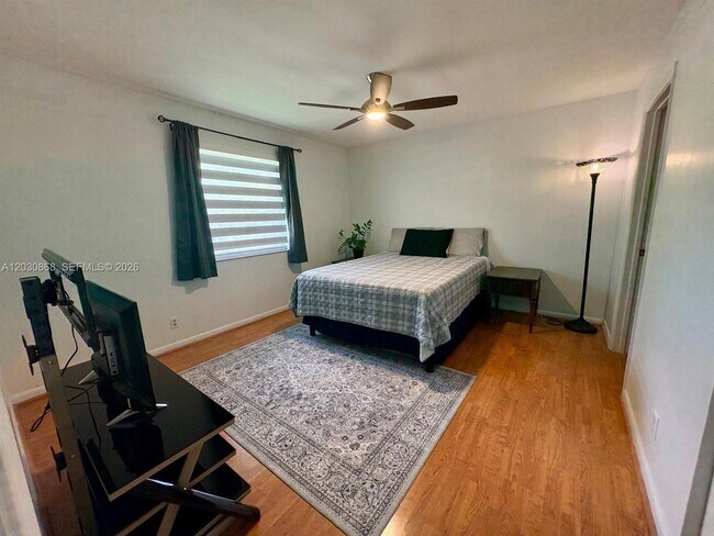 Building Photo - 8750 Royal Palm Blvd