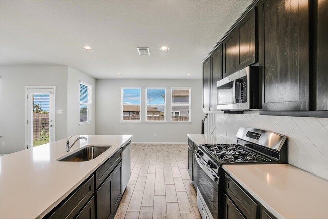 Building Photo - 204 Crescent St