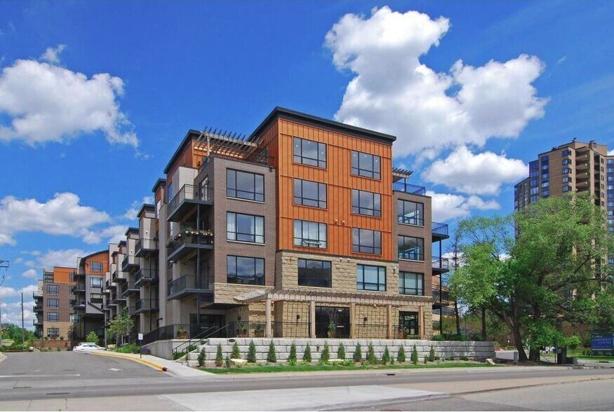 Building Photo - 3104 W Lake St