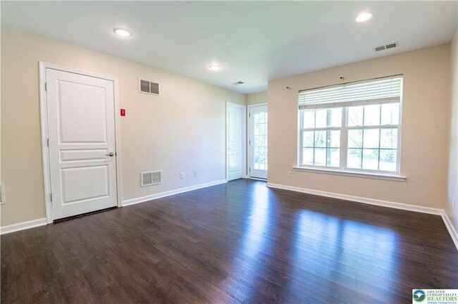 Building Photo - 8475 Putnam Ct