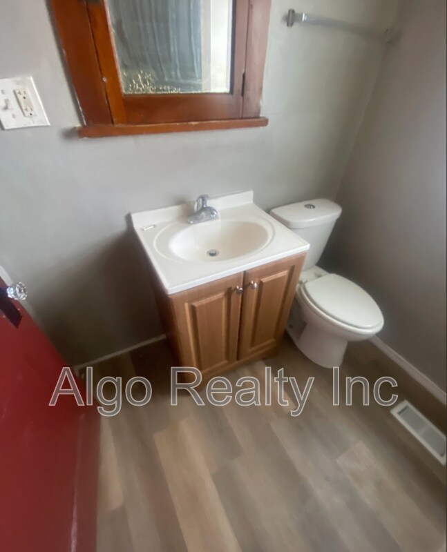 Building Photo - 3522 N Bryant Ave