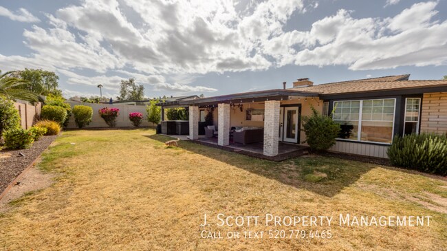 Building Photo - 9059 N Arroya Vista Dr