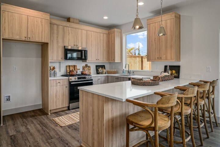 Building Photo - 1321 Oppek St NE