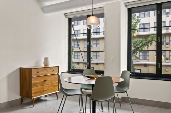 Building Photo - Logan Circle Condo