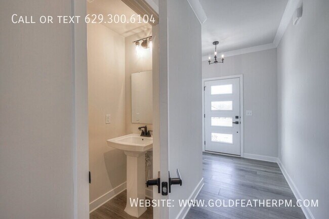 Building Photo - 2009 Walnut Ln