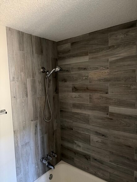 Building Photo - 831 Ashley Ln