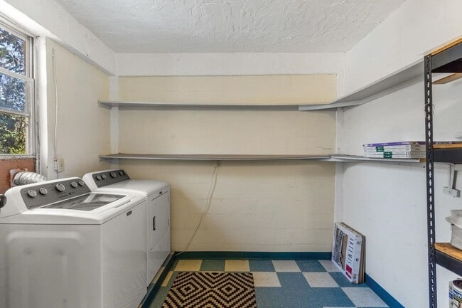 Building Photo - Spacious & Modern 2-Bedroom Duplex in Private Lake Jackson Setting – Tallahassee